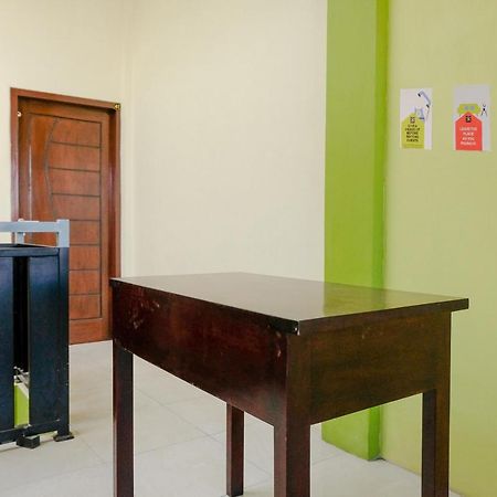 Zulfina Homestay Syariah Mitra Reddoorz Бануванги Екстериор снимка