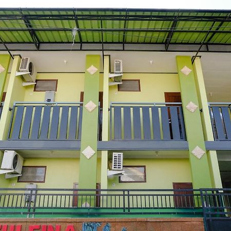 Zulfina Homestay Syariah Mitra Reddoorz Бануванги Екстериор снимка