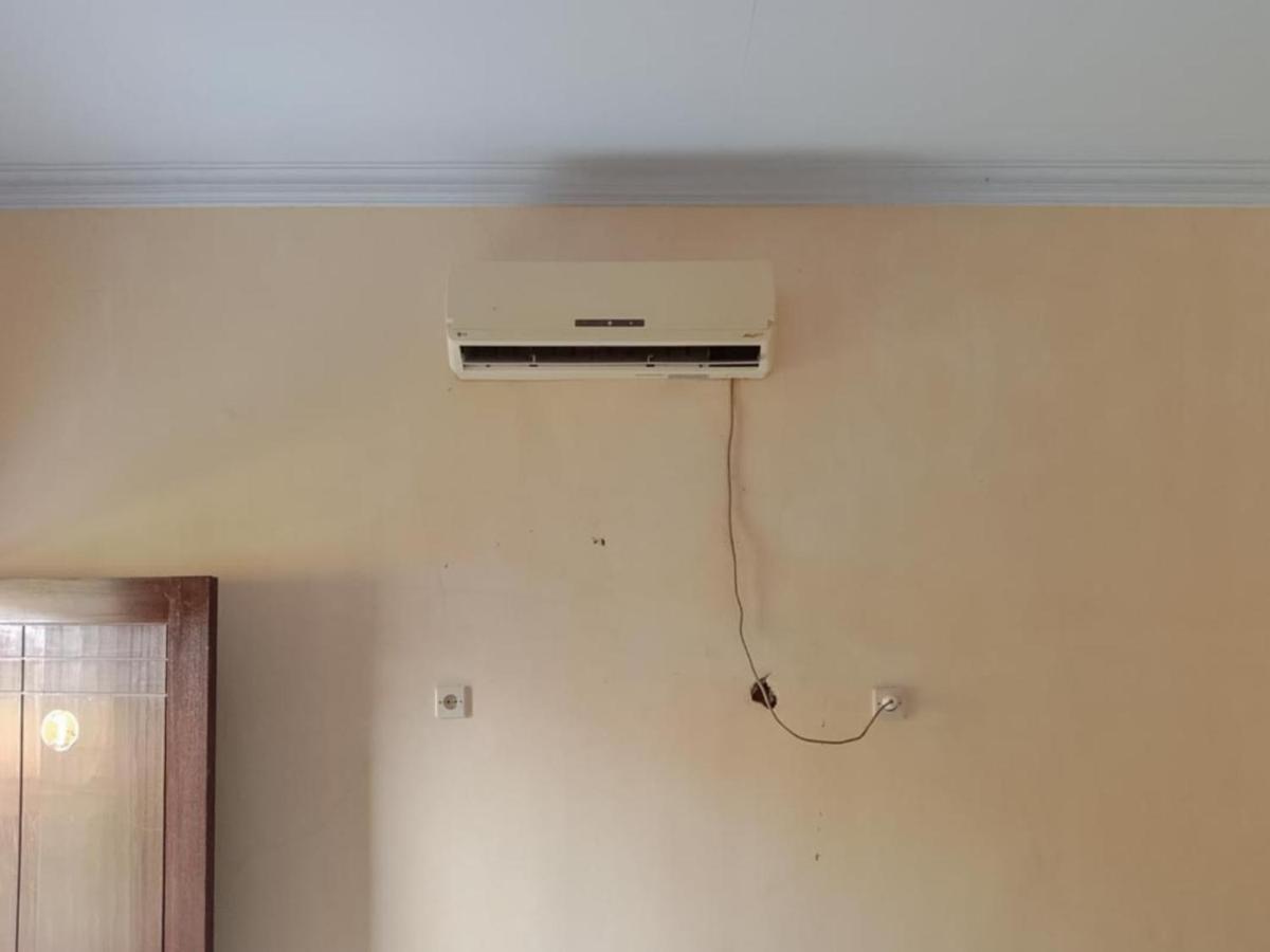 Zulfina Homestay Syariah Mitra Reddoorz Бануванги Екстериор снимка