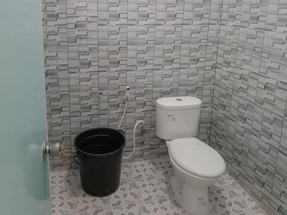 Zulfina Homestay Syariah Mitra Reddoorz Бануванги Екстериор снимка