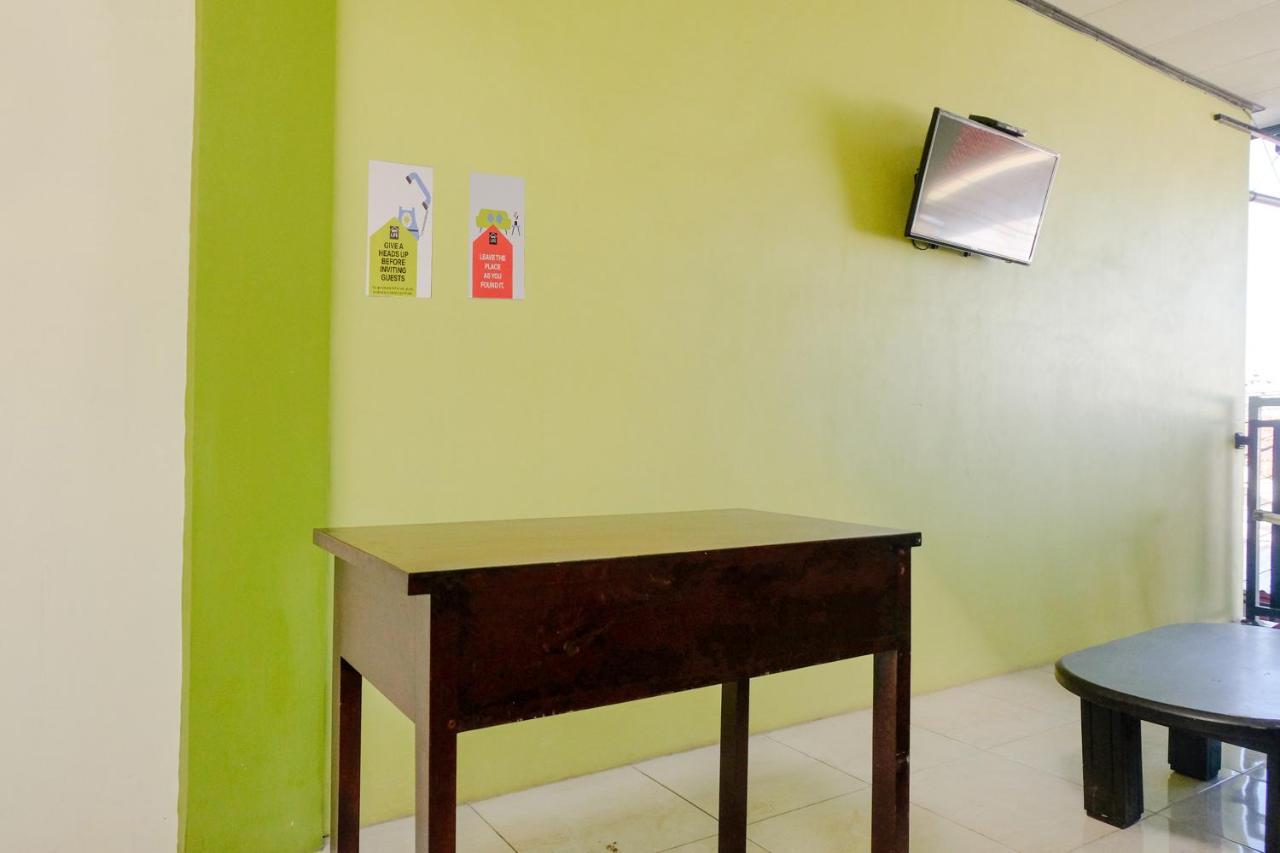 Zulfina Homestay Syariah Mitra Reddoorz Бануванги Екстериор снимка