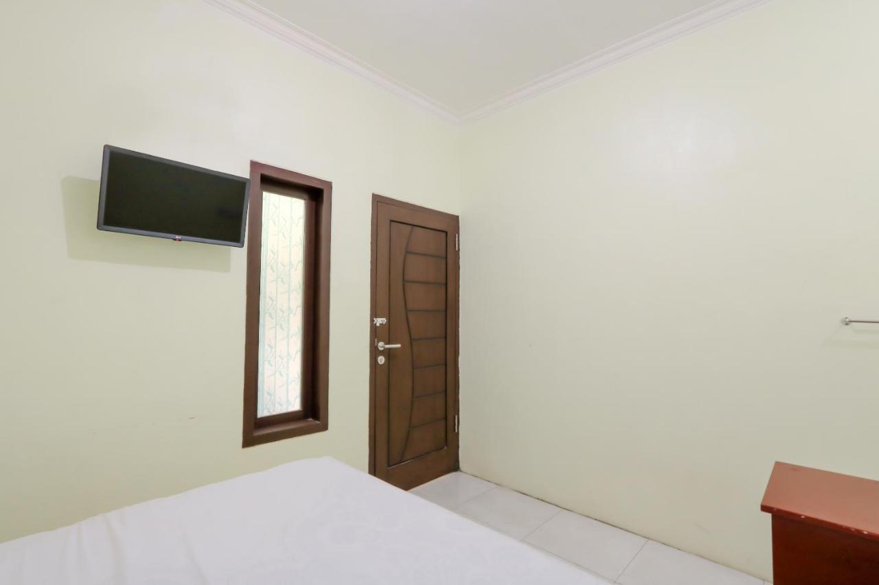 Zulfina Homestay Syariah Mitra Reddoorz Бануванги Екстериор снимка