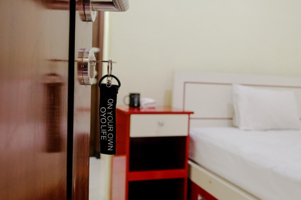 Zulfina Homestay Syariah Mitra Reddoorz Бануванги Екстериор снимка