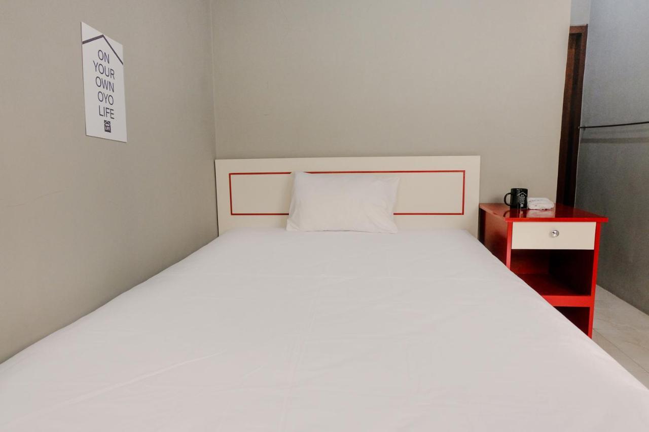 Zulfina Homestay Syariah Mitra Reddoorz Бануванги Екстериор снимка